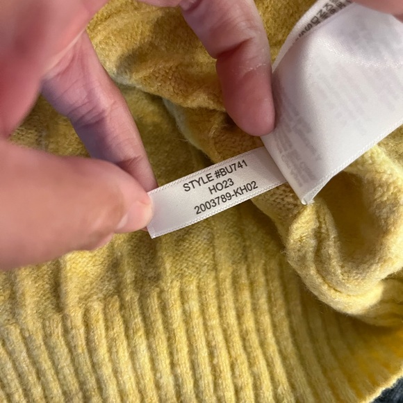 J. Crew Extra Soft Yarn Butter Yellow Cable Knit Classic Mock Neck Sweater XS - Picture 6 of 6
